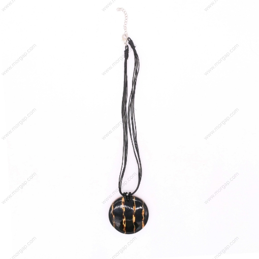 صورة قلادة مصنوعة يدوياً