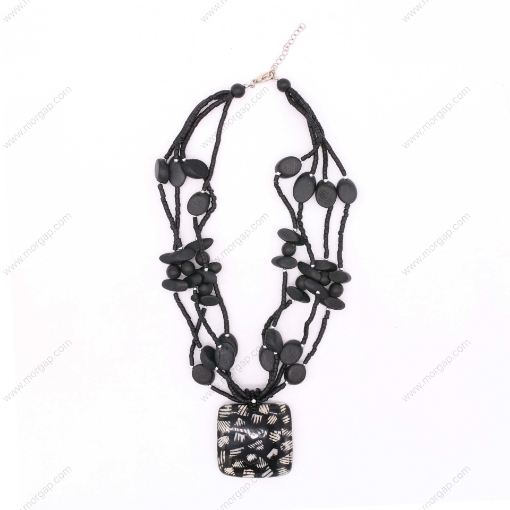 صورة قلادة مصنوعة يدوياً