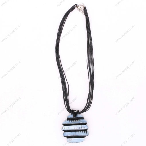 صورة قلادة مصنوعة يدوياً