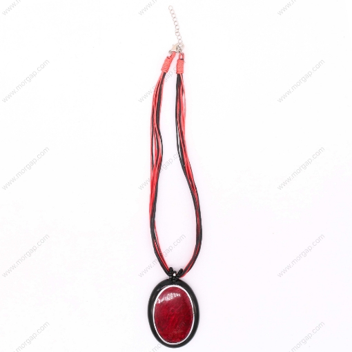 صورة قلادة مصنوعة يدوياً