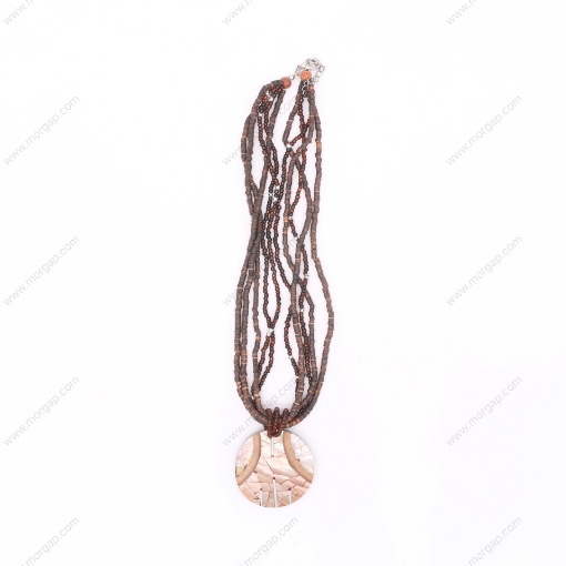 صورة قلادة مصنوعة يدوياً