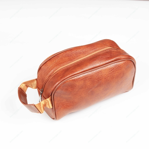 صورة حقيبة يد جلد للرجال باللون البني 