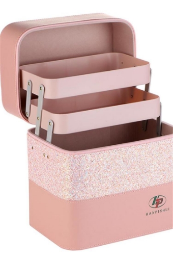 Picture of Laying and arranging make-up box