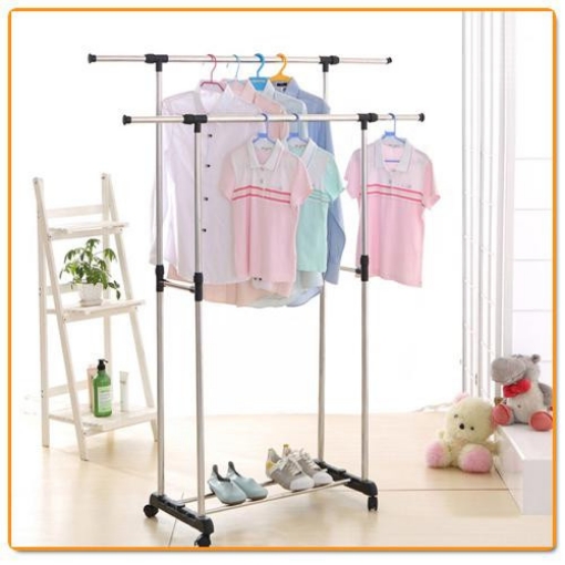 صورة حامل ومنظم ملابس كبير مزدوج قابل للتعديل مع عجلات